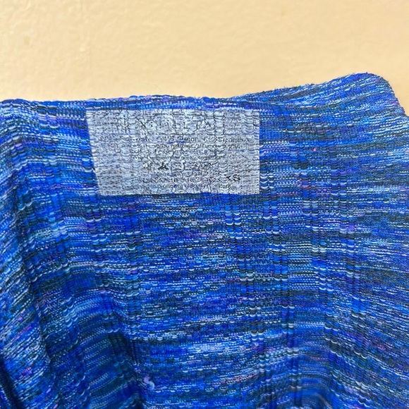 Athleta fitted tee shirt - Picture 3 of 5